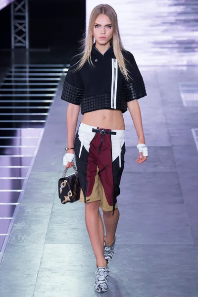 Look 28